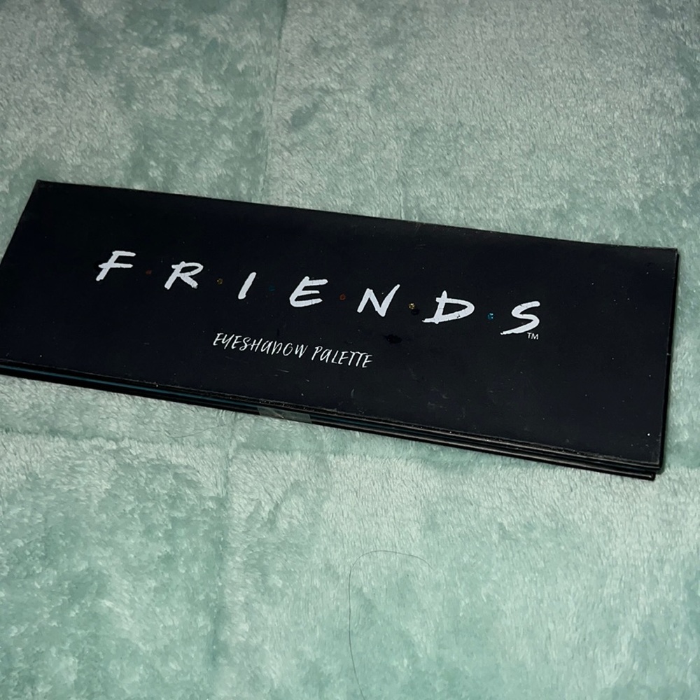 FRIENDS Centric Beauty Eyeshadow palette NEW